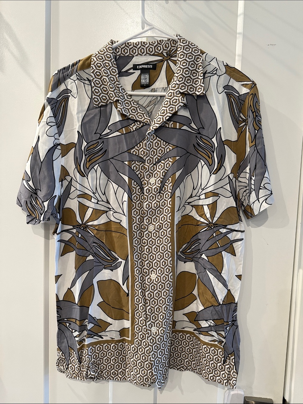 Express Short-Sleeve Printed Camp Shirt - Olive, Gray & White
